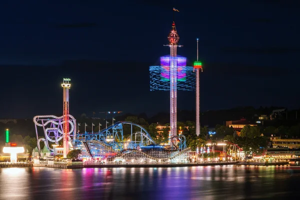 Amusementpark grona Lund w godzinach wieczornych — Zdjęcie stockowe