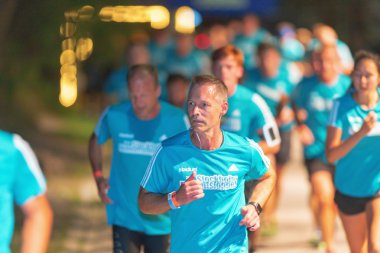 Stockholm'de Midnight çalıştırmak en iyi koşucular (Midnattsloppet)