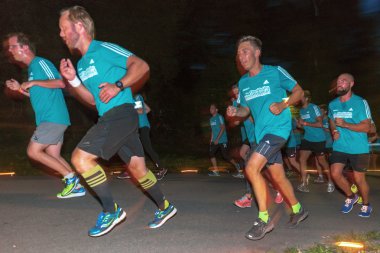 Stockholm'de Gece yarısı çalıştırmak runners (Midnattsloppet)