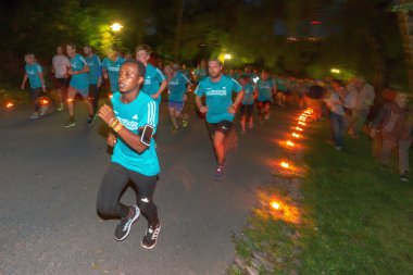 Stockholm'de Gece yarısı çalıştırmak runners (Midnattsloppet)