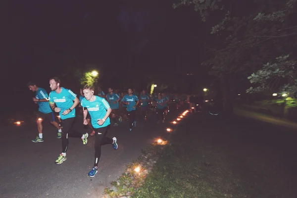 Lopers bij de middernacht run in Stockholm (Midnattsloppet) — Stockfoto