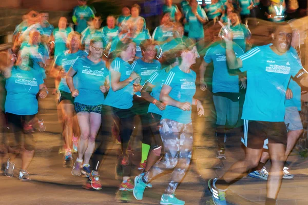 Běžci v půlnočním běhu ve Stockholmu (Midnattsloppet) — Stock fotografie