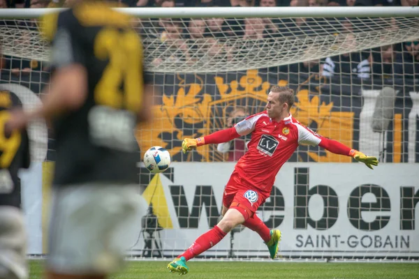 Футбольное дерби между AIK и Хаммарби в Allsvenskan на Friends — стоковое фото