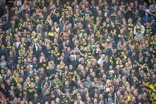 Derby de futebol entre AIK e Hammarby em Allsvenskan em Friends — Fotografia de Stock