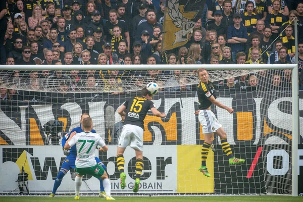 Voetbal derby tussen Aik en Hammarby in Allsvenskan bij vrienden — Stockfoto