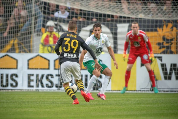 Футбол дербі між "АІК" та Hammarby у Allsvenskan в друзі — стокове фото