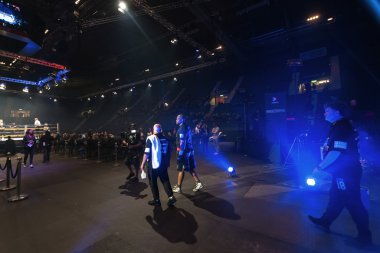 Otto Wallin (Swe) vs Osbourne Machimana (R) arasında giriş yürüyüşü