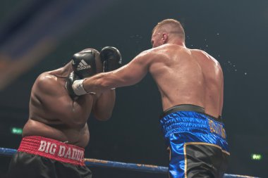 Otto Wallin arasında maç (SWE) vs Osbourne Machimana (RSA) h