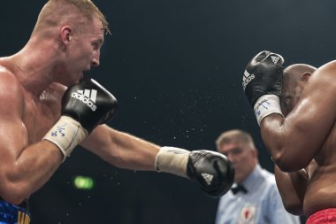 Otto Wallin arasında maç (SWE) vs Osbourne Machimana (RSA) h