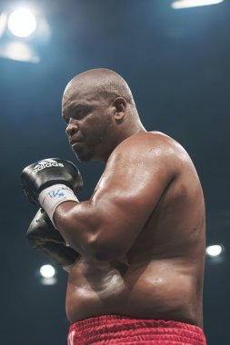 Otto Wallin arasında maç (SWE) vs Osbourne Machimana (RSA) h