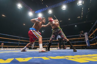 Anthony yiğit (Swe) vs Armando Robles (Mex) arasında sup içinde maç