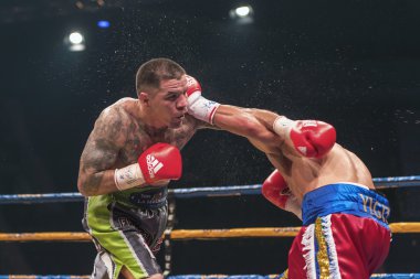 Anthony yiğit (Swe) vs Armando Robles (Mex) arasında sup içinde maç