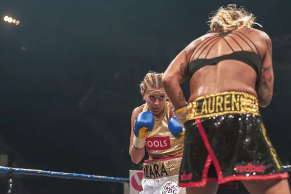 WBC luta pelo título entre Mikaela Lauren (SWE) vs Klara Svensson  ( — Fotografia de Stock