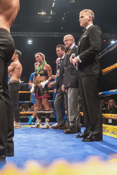 Po meczu tytuł WBC między Mikaela Lauren (swe) vs Klara — Zdjęcie stockowe