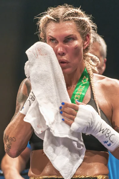 Mikaela Lauren (Swe) vs Klara arasında Wbc başlık maçı sonra 