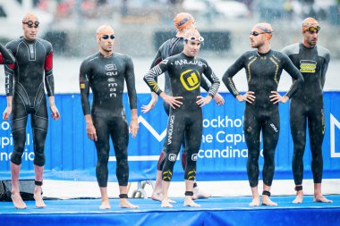 triathletes yağmur başlamadan önce mens Yüzme içinde