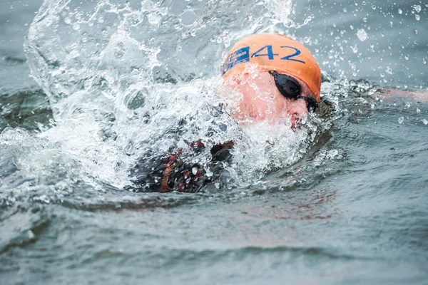 Conor murphy soğuk suda yüzen mens içinde closeup — Stok fotoğraf