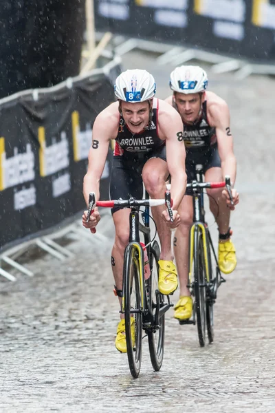 Triathlete Alistair Brownlee in front of his brother at the wet — Stock Photo, Image