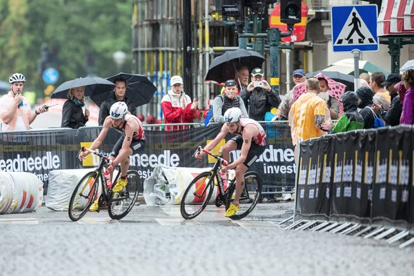 Triathletes Jonathan and Alistair Brownlee out of a curve on a w — Stock Photo, Image