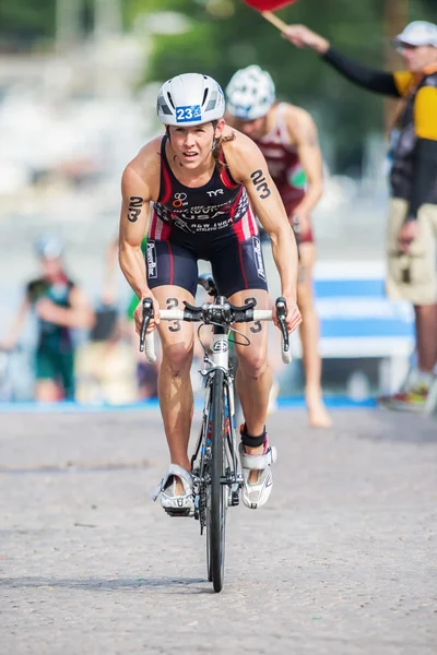 Lindsey Jerdonek de EE.UU. después de la transición al ciclismo en el — Foto de Stock