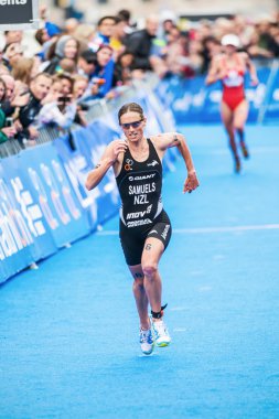 Nicky samuels bitiş çizgisine çalıştıran Yeni Zelanda dan