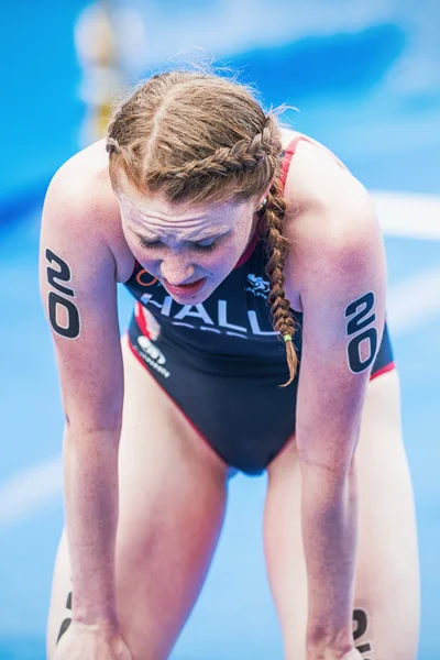 Closeup of exhausted Lucy Hall from Great Britain taking her bre — Stock Photo, Image