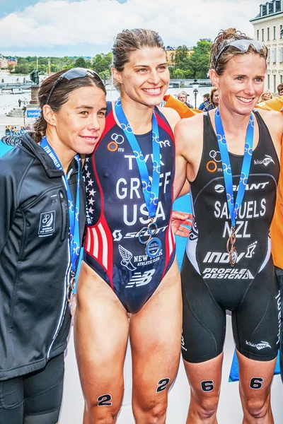 Nach der Siegerehrung bei der Triathlonweltmeisterschaft der Frauen — Stockfoto