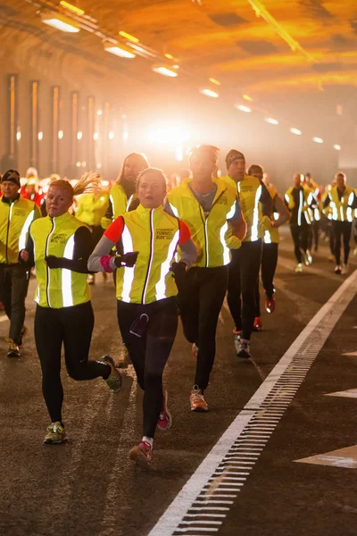 Grup koşucu olarak Stokholm tünel Run — Stok fotoğraf