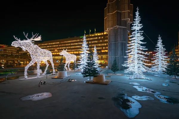 Christmas decorations in forms of a Moose family in the city cen — Stock Photo, Image