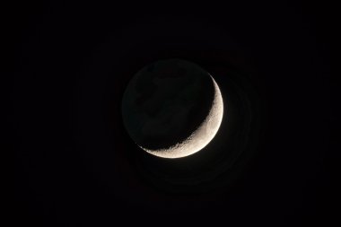 Half moon veya ağda Crecent siyah gece gökyüzü üzerinde