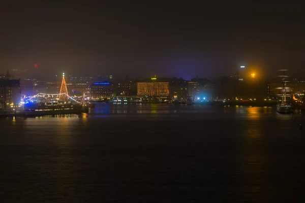 Uitzicht over Stockholm tijdens New Years avond met Grand Hotel een — Stockfoto