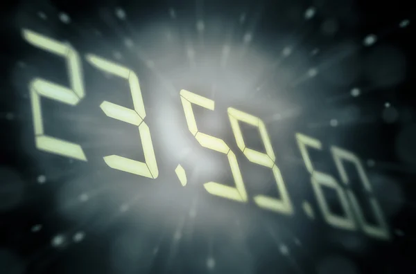 Relógio digital com 60 segundos à meia-noite — Fotografia de Stock