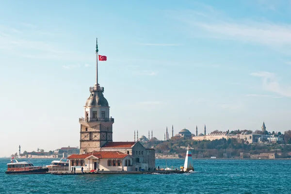 Bakirelerin kule ya da açık bir günde Bosphoros Kiz Kulesi — Stok fotoğraf