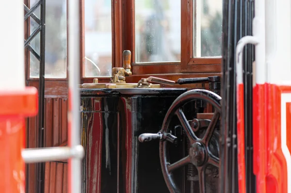Εσωτερικό από ένα vintage κόκκινο τραμ διεύθυνσης pulpet — Φωτογραφία Αρχείου