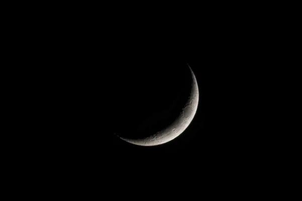 Closeup of the ascending waxing crescent — Stock Photo, Image