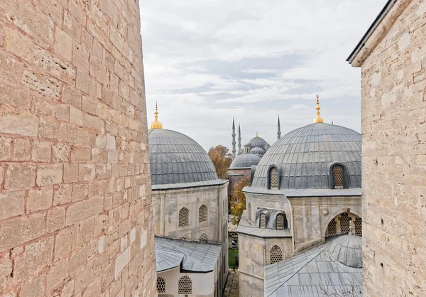 Blå moskén i Istanbul Turkiet från Hagia Sofia — Stockfoto