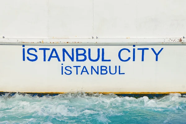 Boat text on a ferry in Istanbul and the Bosphor with turqouis w — Stock Photo, Image