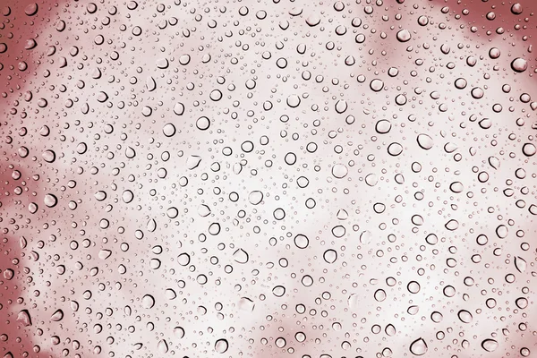 Gotas de agua sobre vidrio en color Marsala — Foto de Stock