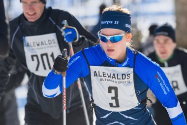 Stockholm Kayak Maratonu içinde bir kadın kayakçı, yakın içinde çapraz