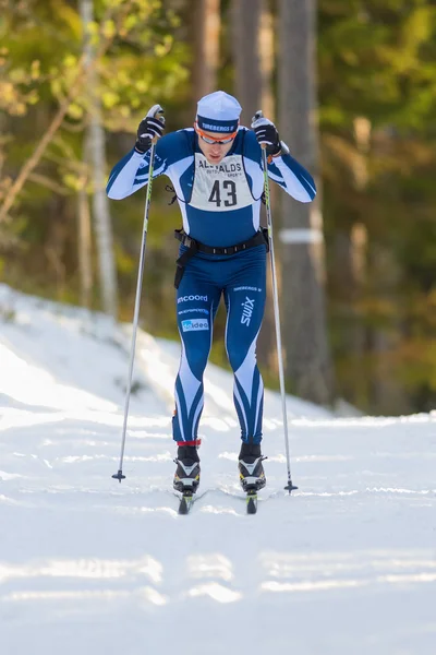 Nahaufnahme eines Top-Skirennläufers nach der ersten Runde in Stockholm — Stockfoto