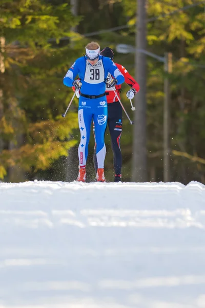 Cro에 스톡홀름 스키 마라톤에서 첫 번째 무릎 후 지도자 — 스톡 사진