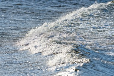 Küçük dalga içinde arka ışık kırma