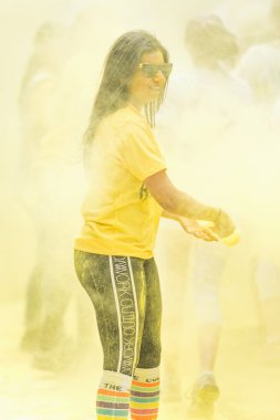 koşmak stockholm rengi sarı boya püskürtme gönüllü