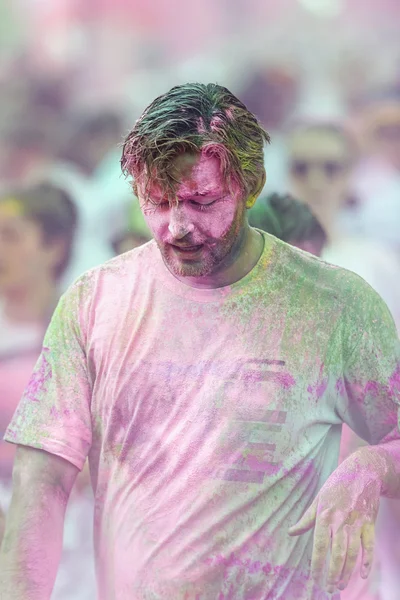 Homem colorido no Stockholm Color Run — Fotografia de Stock