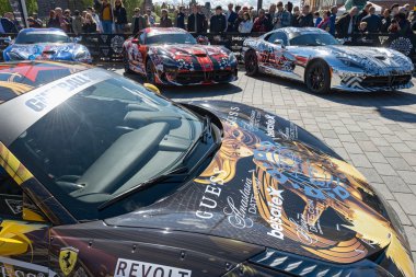 Gumball 3000 arabalara stockholm sokaklarında görüntülemek