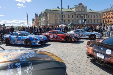 Gumball 3000 arabalara stockholm sokaklarında görüntülemek