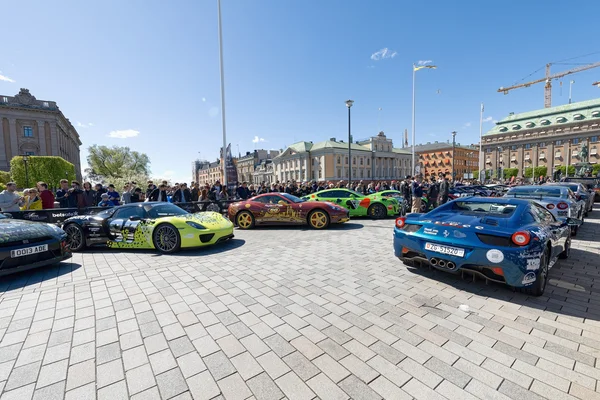 Gumball 3000 samochodów na wyświetlanie na ulicach Sztokholmu — Zdjęcie stockowe