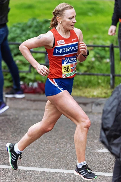 Ann kristin mosbron aus norwegen beim asics stockholm marathon — Stockfoto