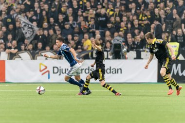 DIF orta saha oyuncusu kerim mrabati, futbol oyun DIF vs AIK, te