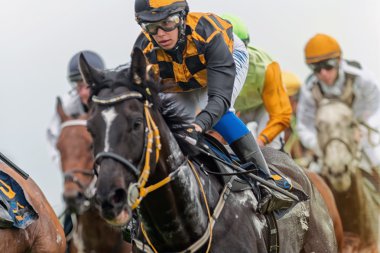 closeup jockeys göz nationaldags galopp at yarışı sırasında